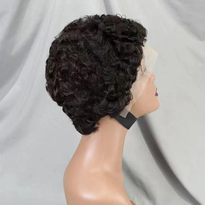 La Petite Audacieuse — Perruque 13x4 Lace Frontal Pixie Curly (Densité 180%)