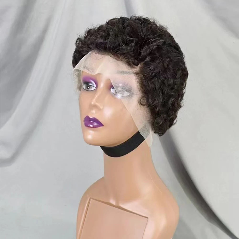 La Petite Audacieuse — Perruque 13x4 Lace Frontal Pixie Curly (Densité 180%)