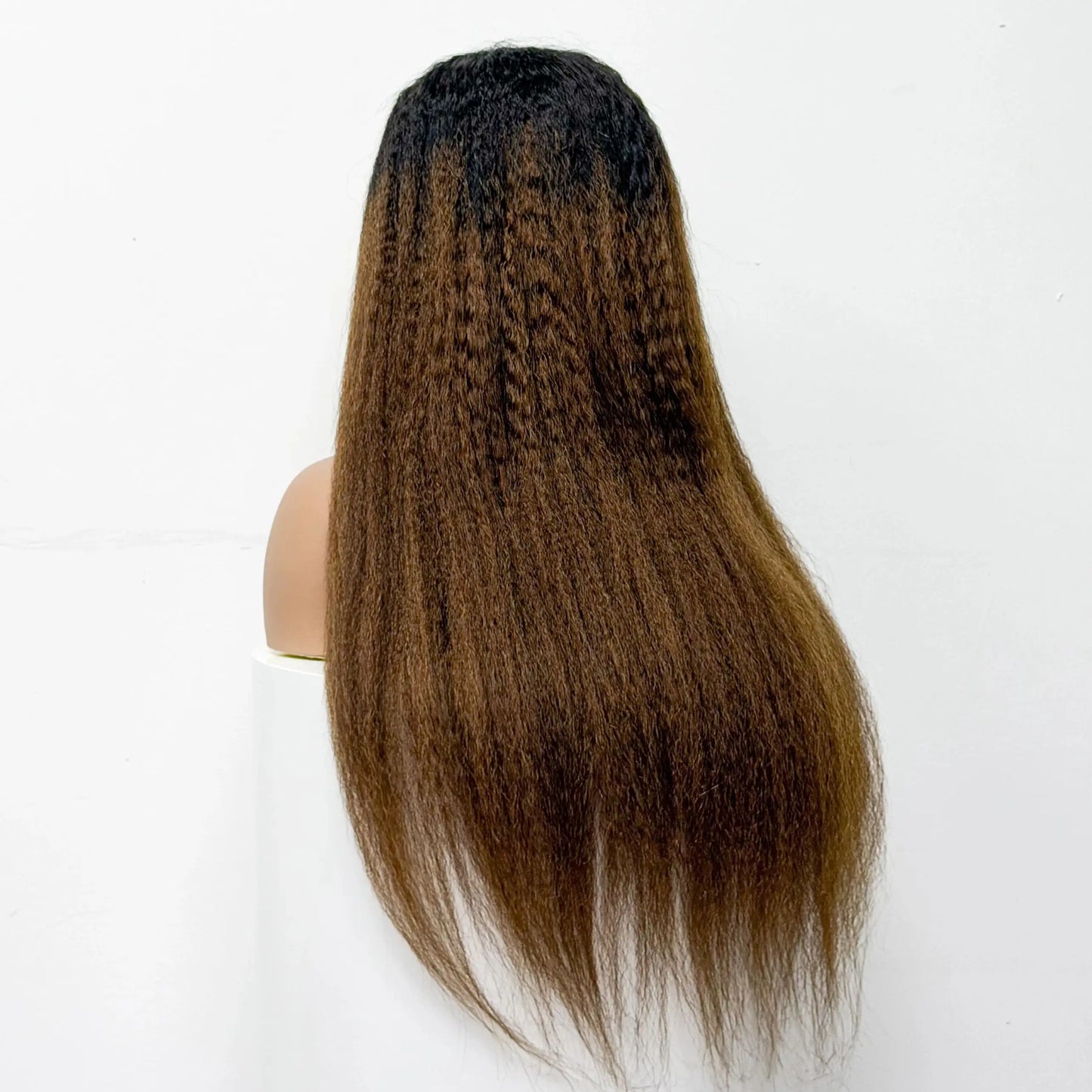 La Sublime Yaki — Perruque 5x5 HD Lace Closure Kinky Straight (Densité Suprême 300% - 28")